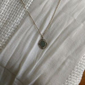 2/$20! Vintage Oval Pendant Necklace 😍